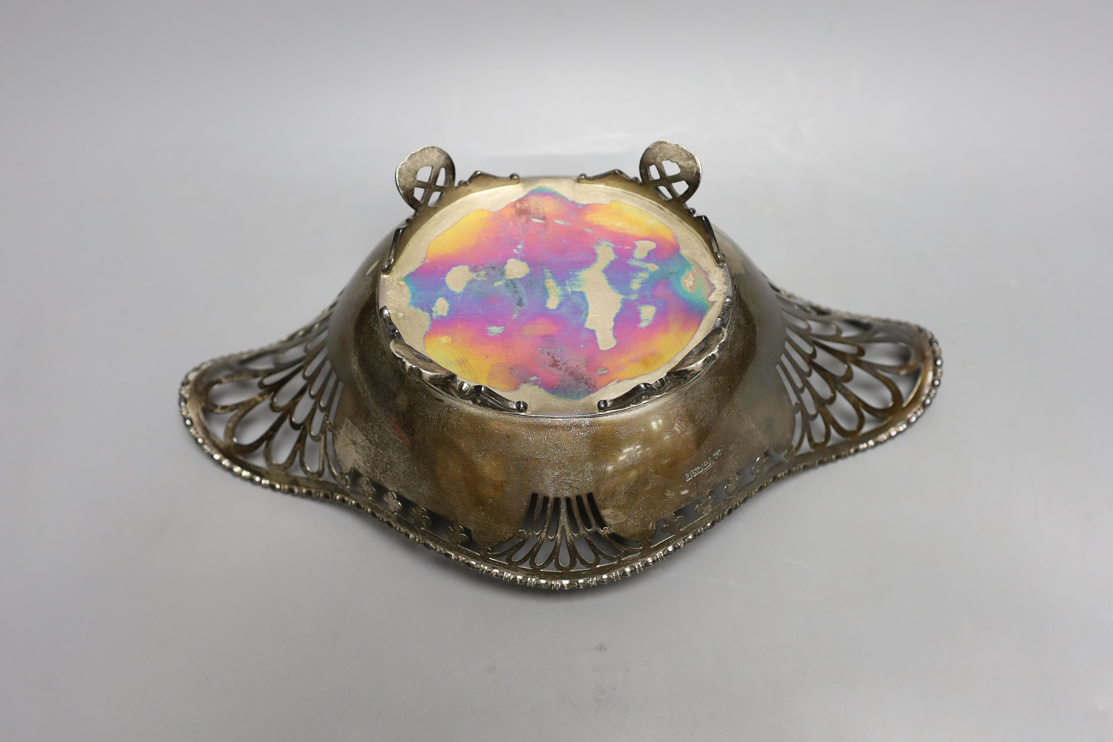A George V pierced silver ovoid fruit bowl, Martin, Hall & Co, Sheffield, 1924, 32.3cm, 17oz.